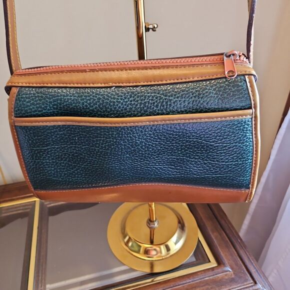 Vintage Dooney Bourke crossbody or shoulder leather bag w/ suede interior - Picture 3 of 14